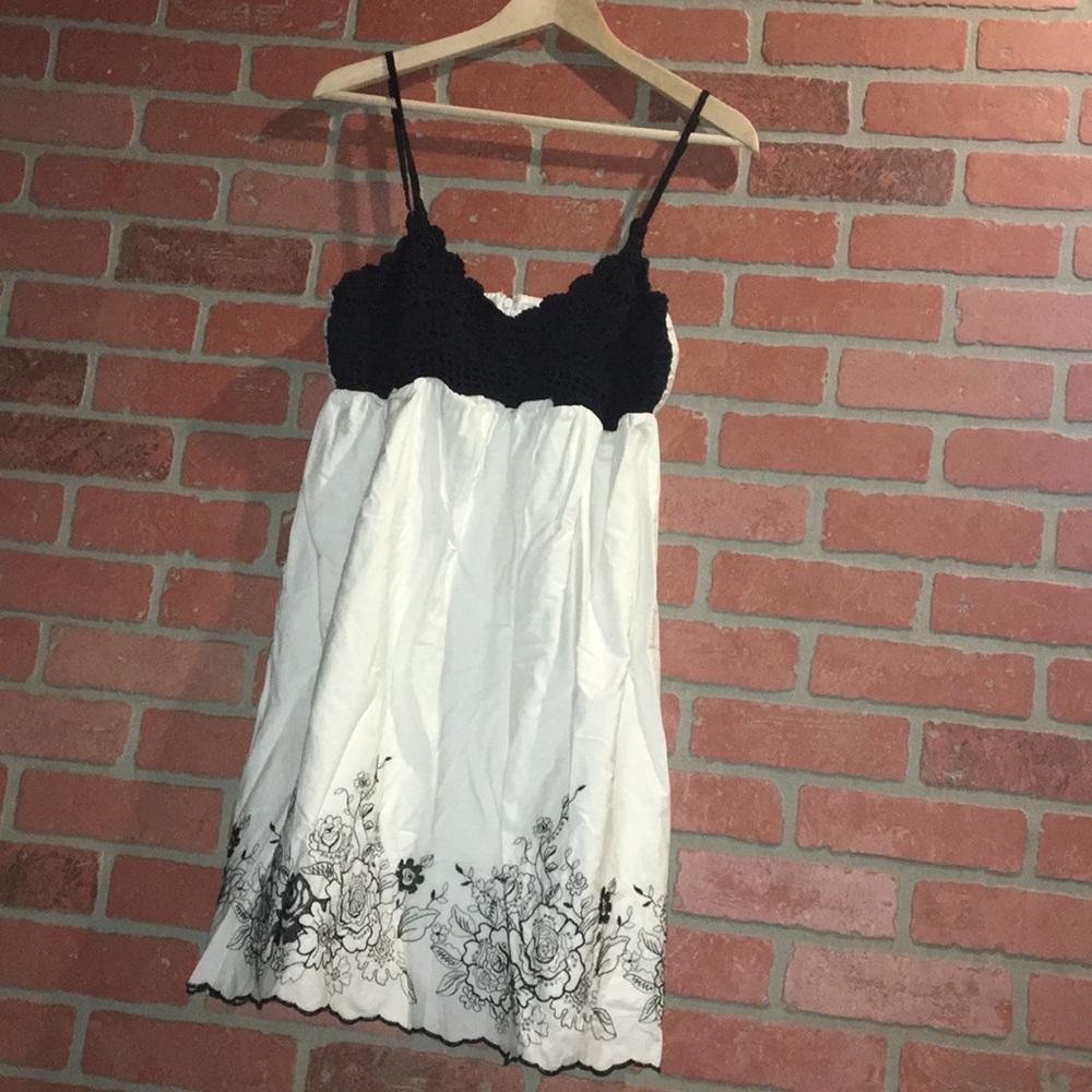 Black/White dress
